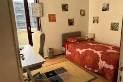 Spavaća soba; prirodno svjetlo, drveni pod