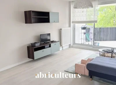 Oturma odası; doğal ışık, modern stil