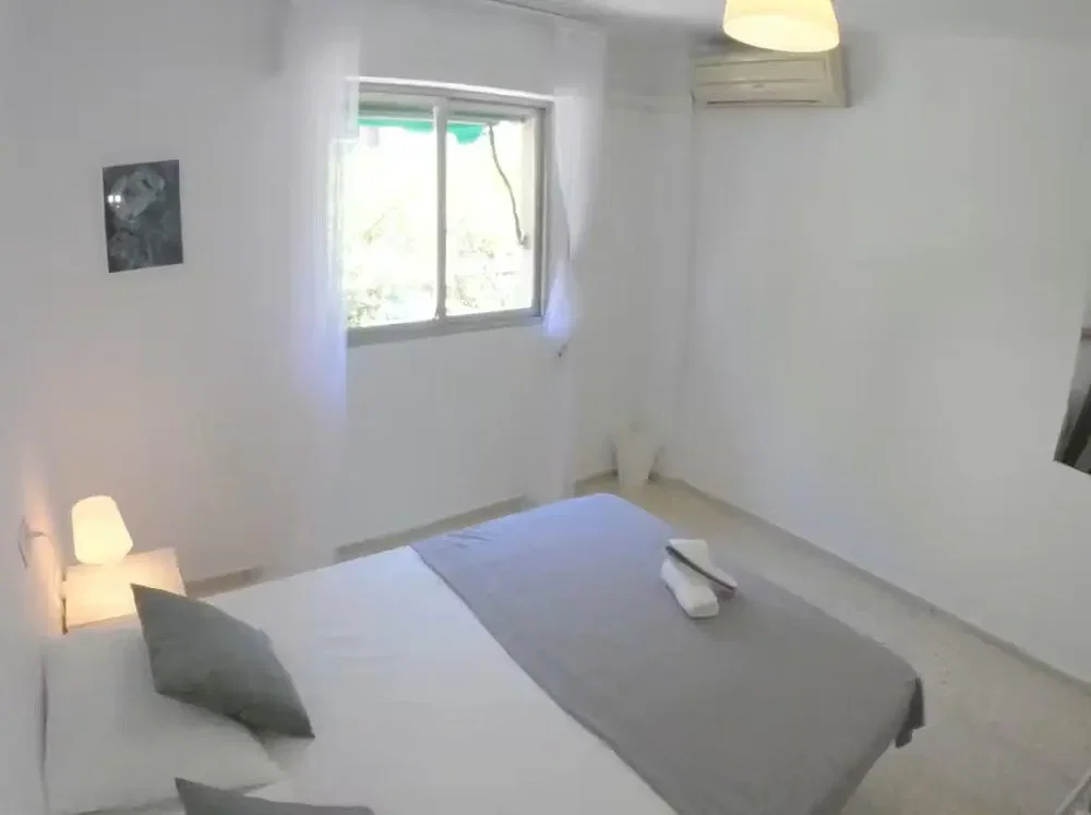 Dormitorio; luz natural