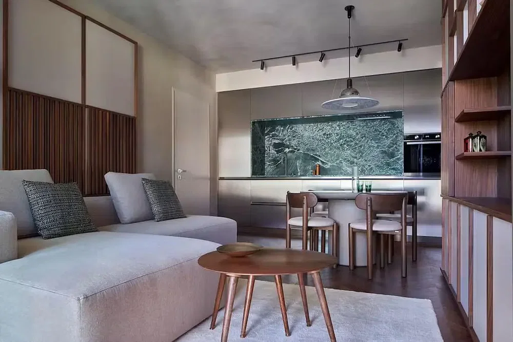 Wohnzimmer; tageslicht, moderner stil, holzboden