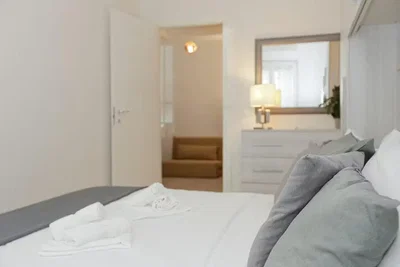 Schlafzimmer; tageslicht, moderner stil