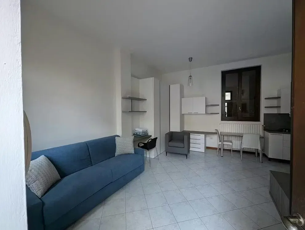 Wohnzimmer; fliesenboden, tageslicht