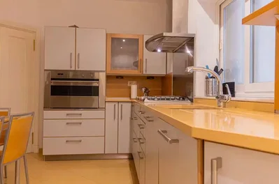Küche; küchengeräte, tageslicht, moderner stil