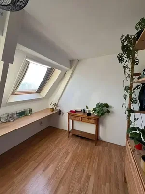 Kinderzimmer; holzboden, tageslicht