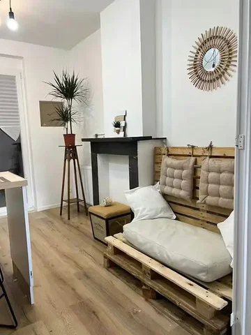 Wohnzimmer; holzboden, tageslicht, rustikaler stil