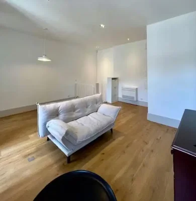 Wohnzimmer; holzboden, tageslicht