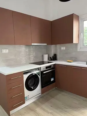 Cuisine; électroménager, parquet, rénové, lumière naturelle