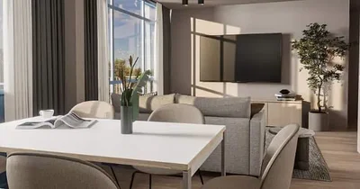 Wohnzimmer; tageslicht, moderner stil, holzboden