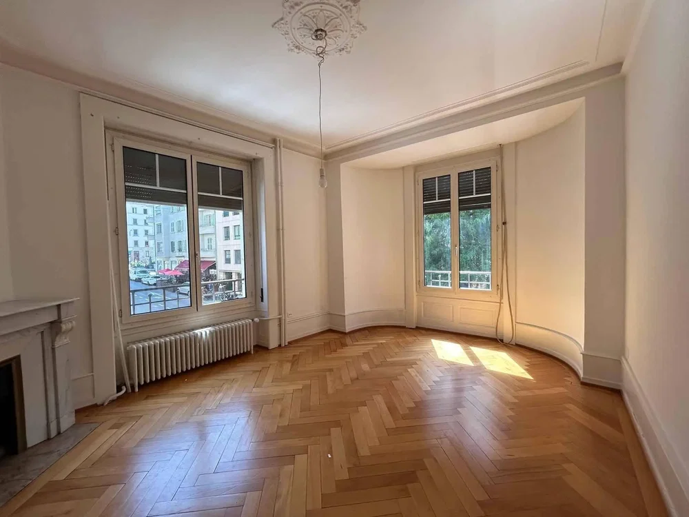 Wohnzimmer; holzboden, tageslicht, kamin