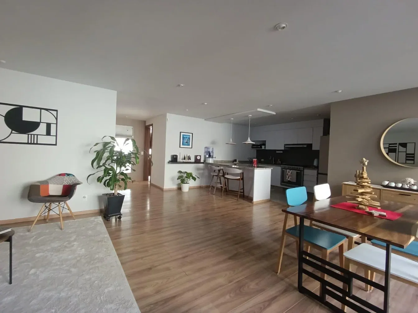Living room; wood floor, natural light, modern style