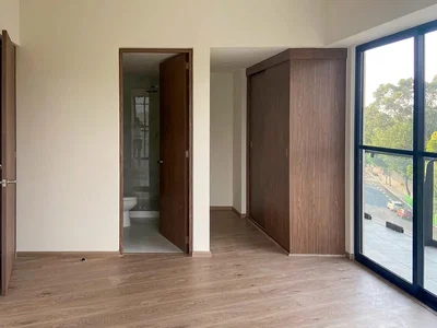 Schlafzimmer; holzboden, tageslicht, blick