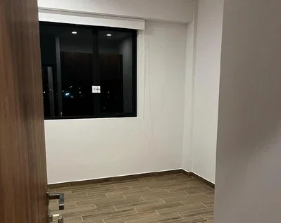 Schlafzimmer; fliesenboden, tageslicht