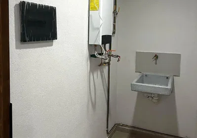 Toilette; warmwasserbereiter
