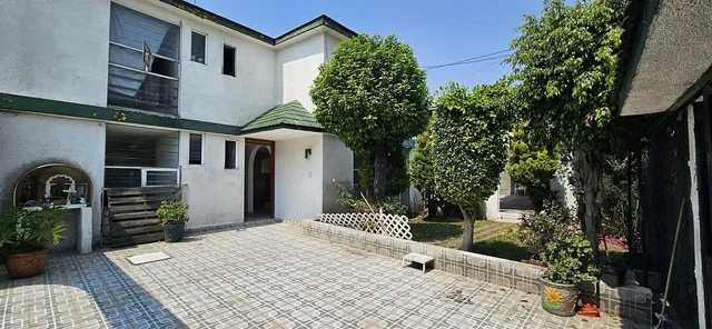 House and surroundings; natural light, tile floor