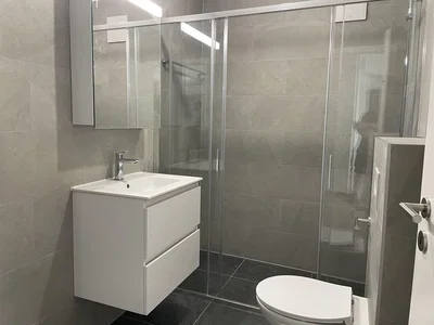 Badezimmer; fliesenboden, renoviert, tageslicht