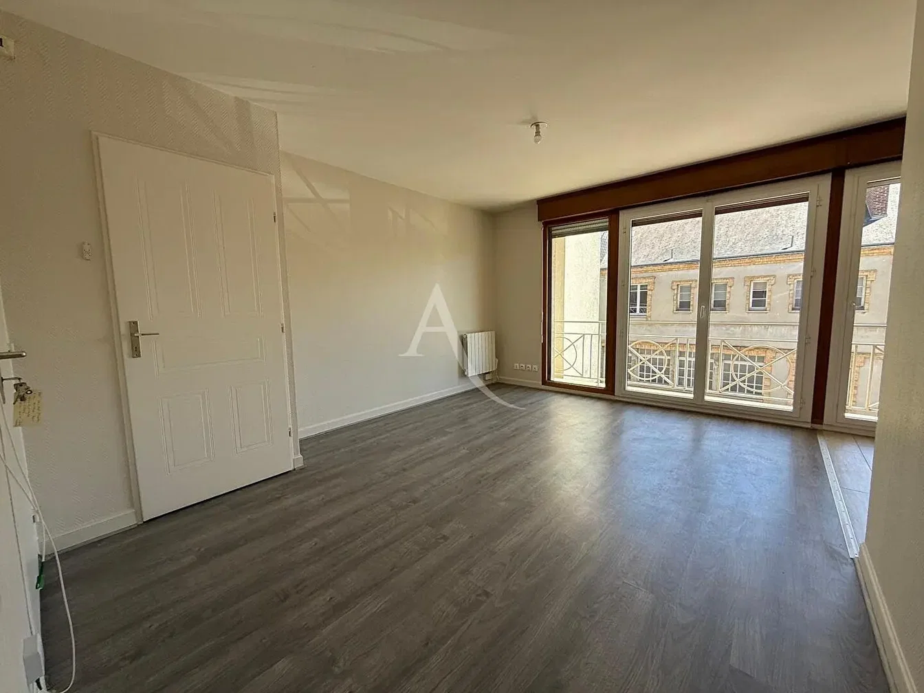 Salon; vue, parquet, lumière naturelle