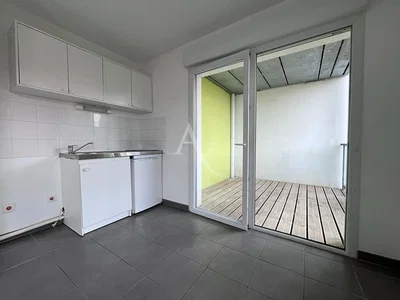 Keuken; tegelvloer, natuurlijk licht