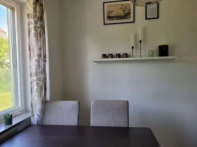 Wohnzimmer; tageslicht, holzboden