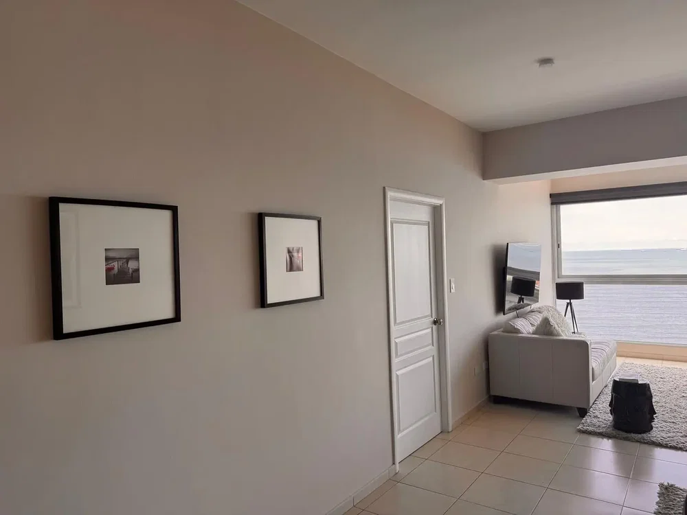 Salon; carrelage, vue, lumière naturelle