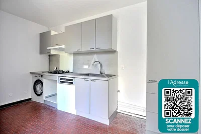 Cuisine; électroménager, carrelage, nécessite rénovation, lumière naturelle