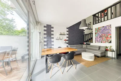 Salon; lumière naturelle, style moderne, parquet