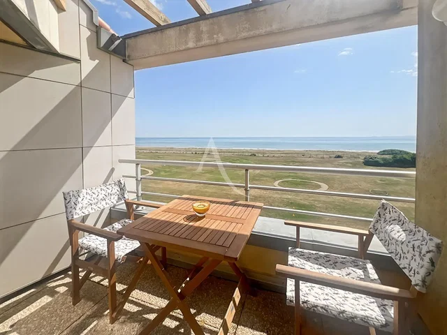 Balcony; view, natural light