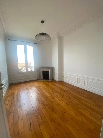 Wohnzimmer; holzboden, tageslicht, kamin