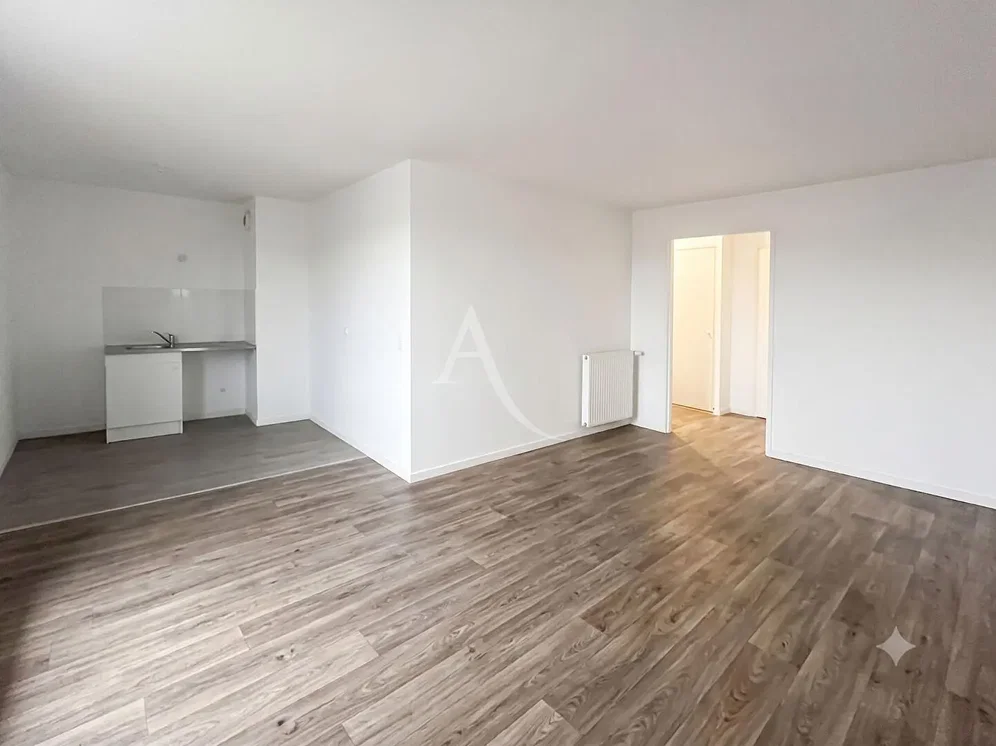 Wohnzimmer; holzboden, tageslicht