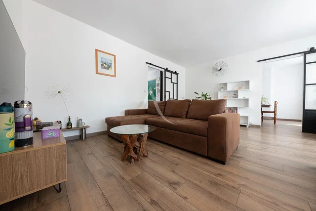 Wohnzimmer; holzboden, tageslicht