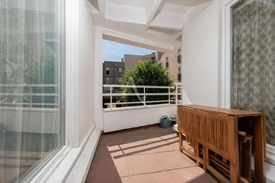 Balkon; tageslicht, fliesenboden