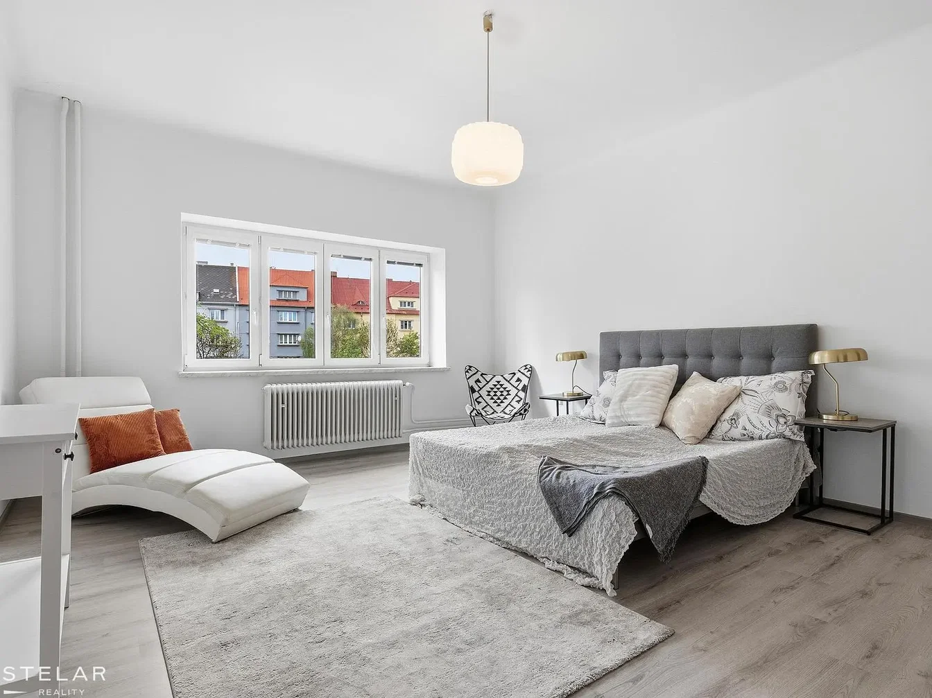Slaapkamer; natuurlijk licht, houten vloer
