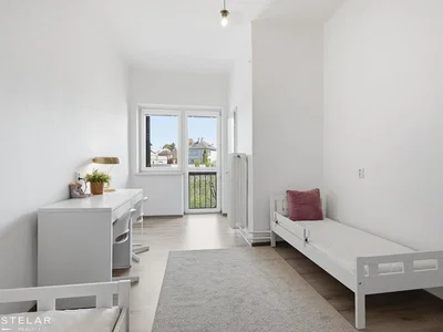 Kinderkamer; natuurlijk licht, houten vloer