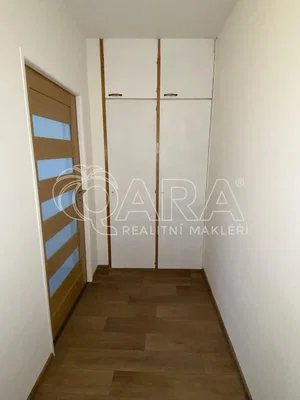 Гардероба; дрвени под