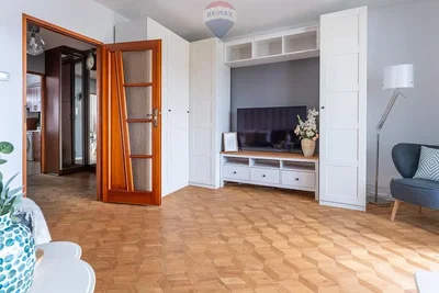 Wohnzimmer; holzboden, tageslicht, moderner stil
