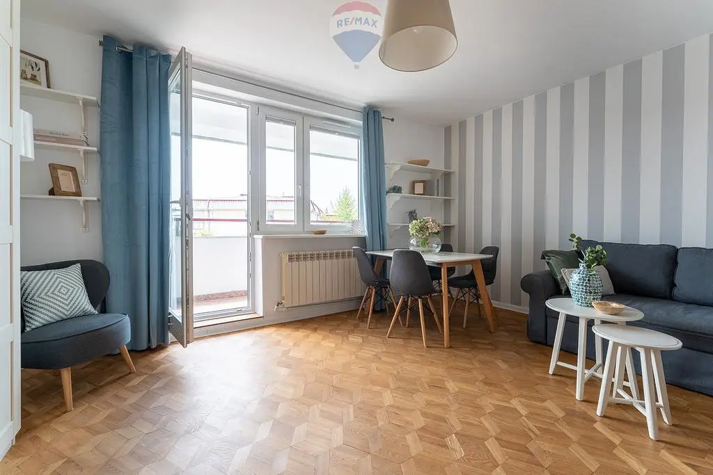 Wohnzimmer; tageslicht, holzboden