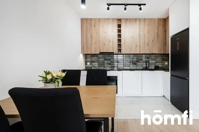 Cuisine; électroménager, parquet, lumière naturelle, style moderne