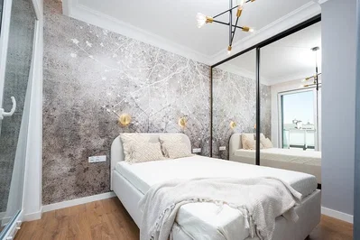 Camera da letto; pavimento in legno, luce naturale, stile moderno