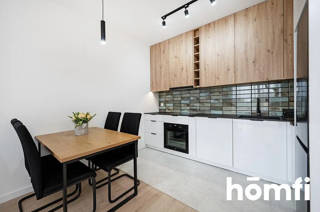 Cuisine; électroménager, parquet, carrelage, rénové, lumière naturelle
