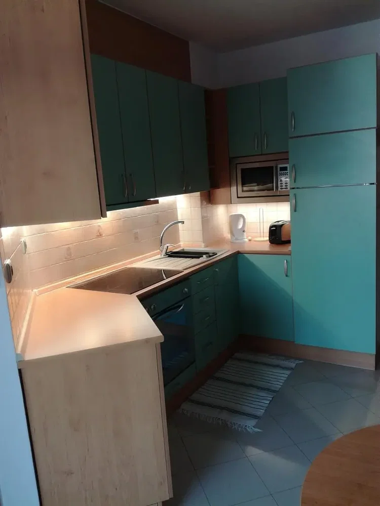 Kitchen; kitchen appliances, tile floor