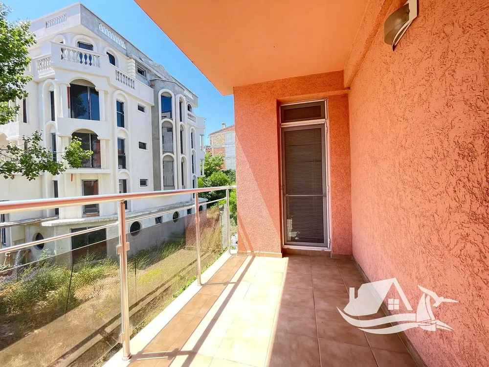 Balcony; view, natural light