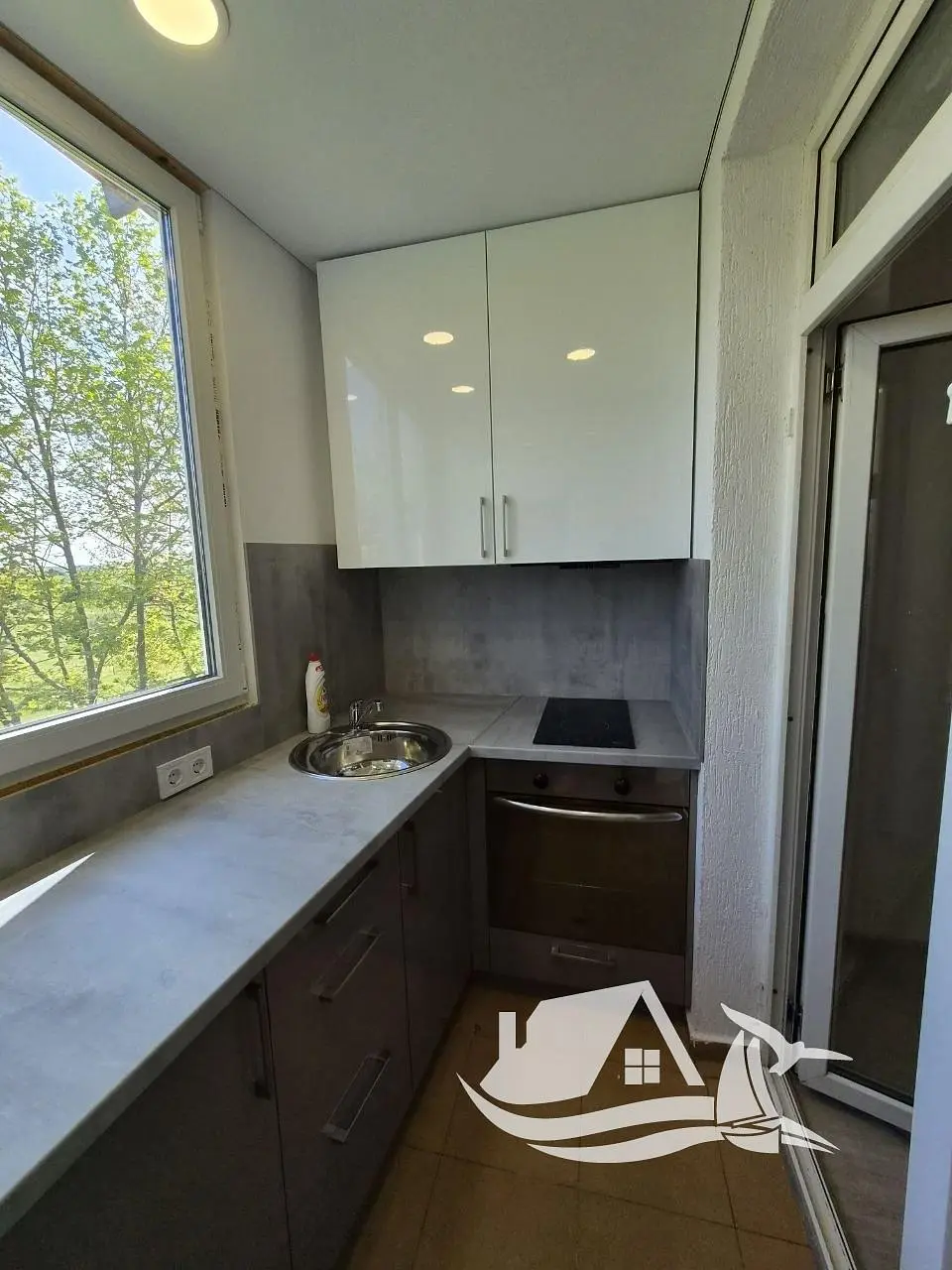 Kitchen; kitchen appliances, view, natural light, tile floor