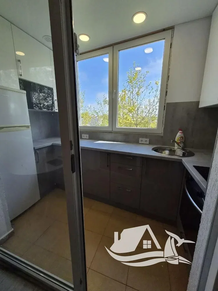 Kitchen; tile floor, view, natural light