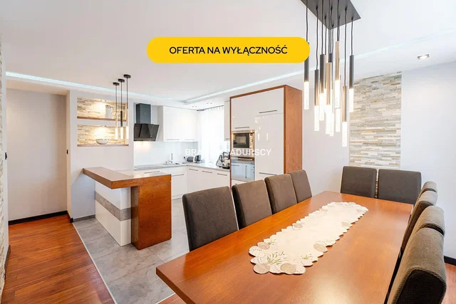 Cocina; electrodomésticos, suelo de madera, luz natural, estilo moderno