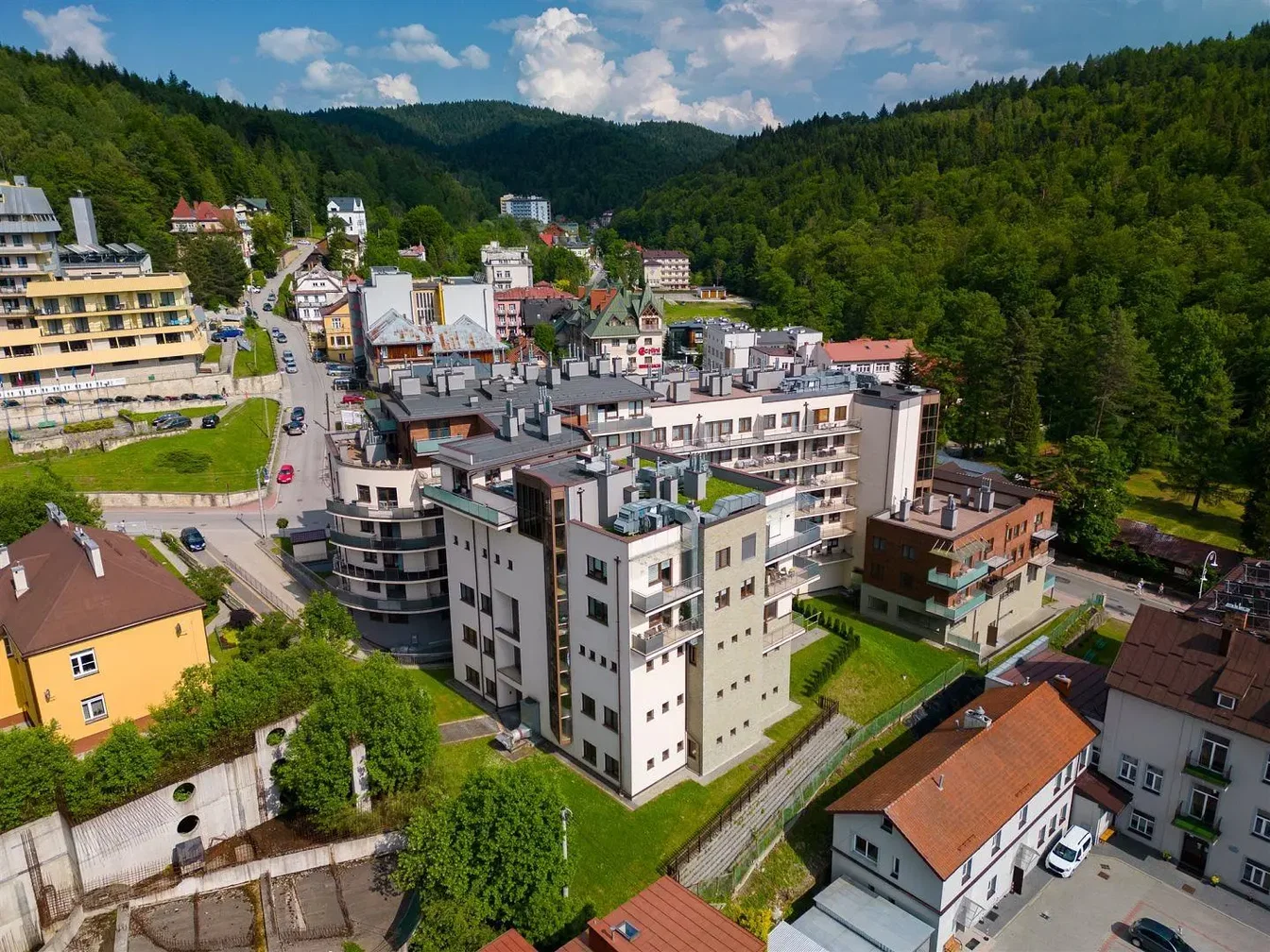 Hiša in okolica