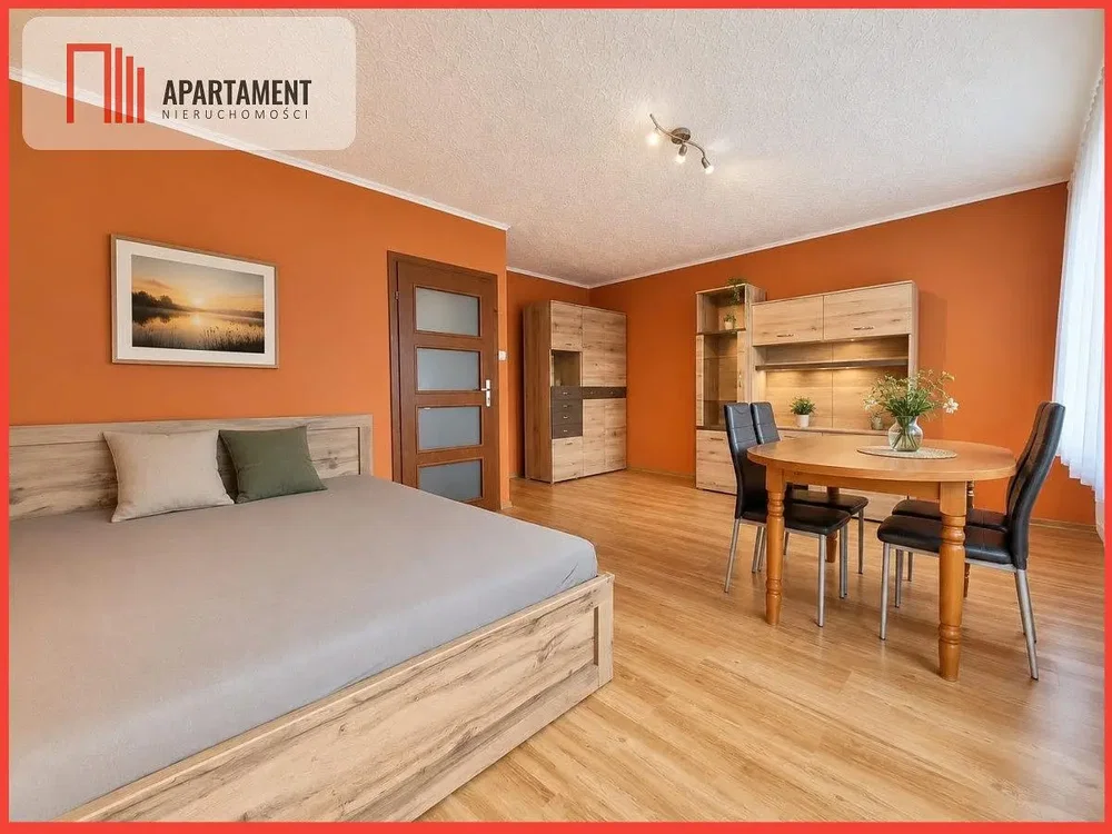 Schlafzimmer; holzboden, tageslicht, moderner stil
