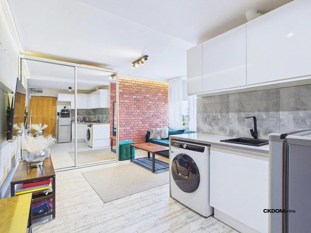 Living room; modern style, wood floor, natural light, tile floor