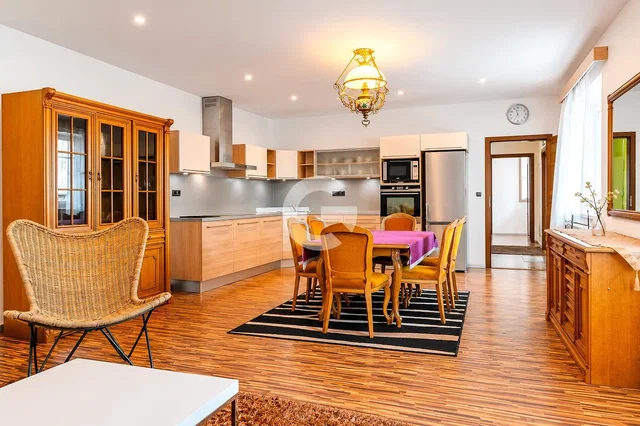 Kitchen; kitchen appliances, wood floor, natural light