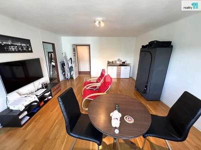 Salon; parquet, lumière naturelle