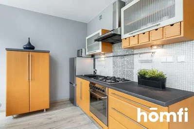 Cuisine; électroménager, parquet, lumière naturelle, style moderne