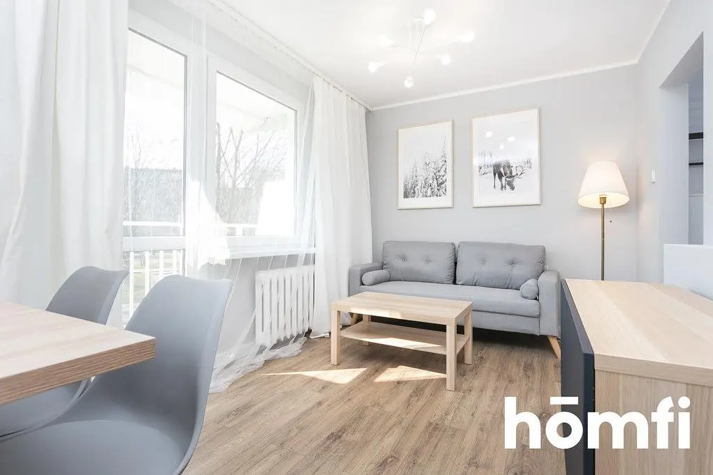 Living room; wood floor, natural light, modern style